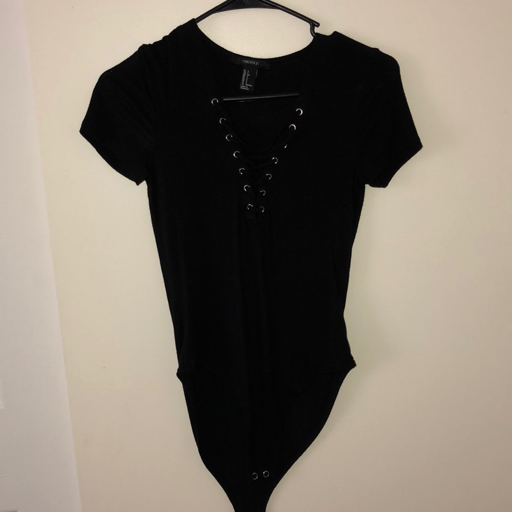 Small Forever 21 Black bodysuit🖤